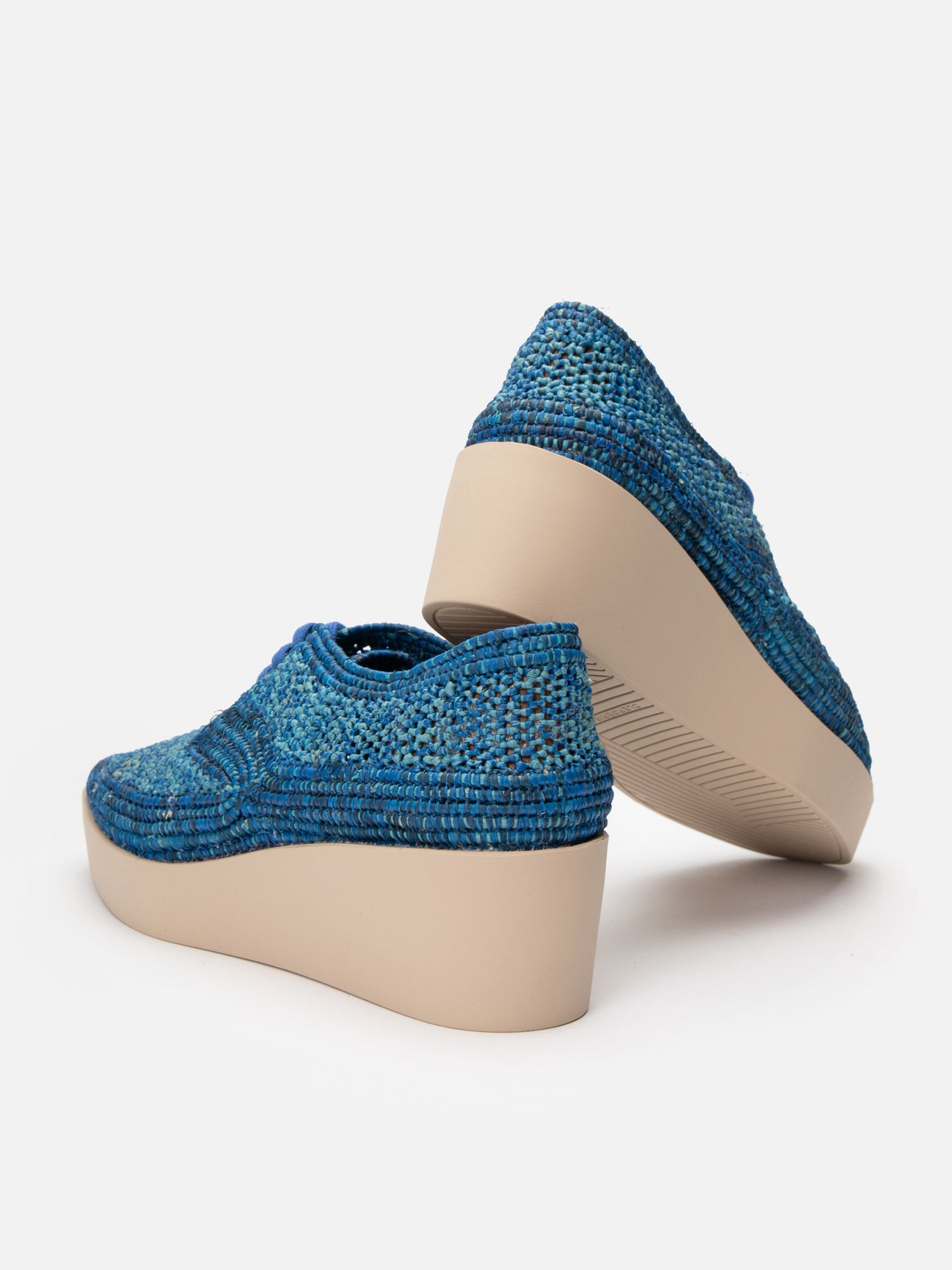 LISA4, azure raffia