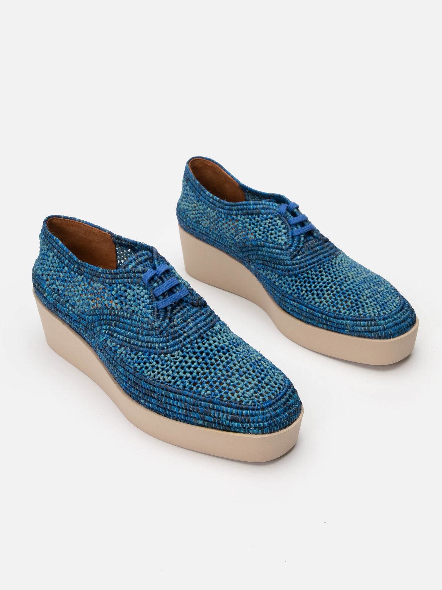 LISA4, azure raffia