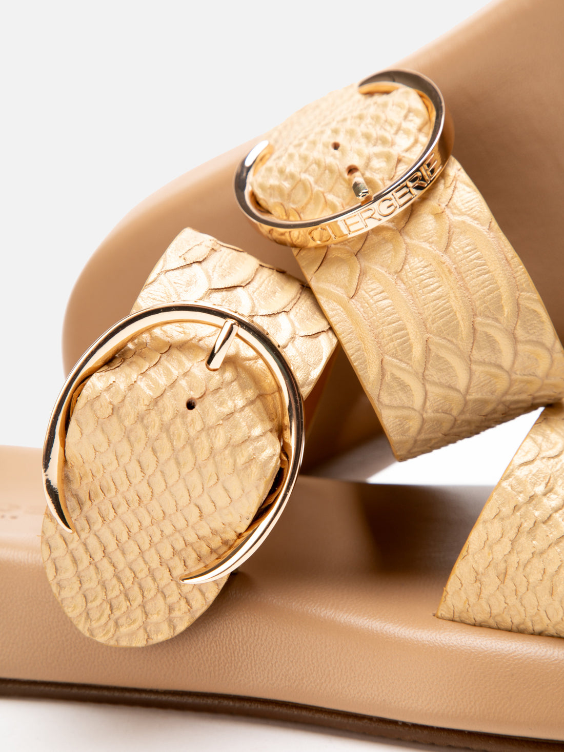 LOUD, nude snake effect
