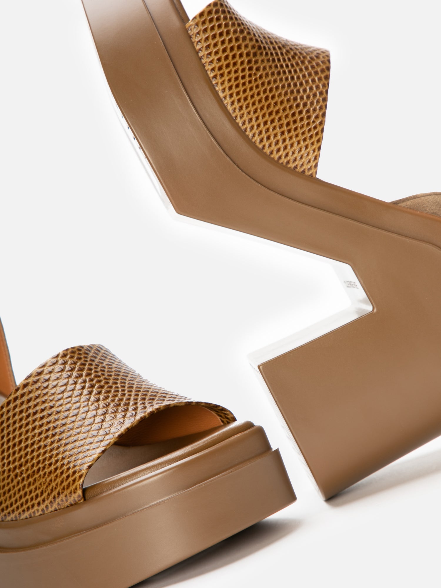 NELIO, snake-effect gobi
