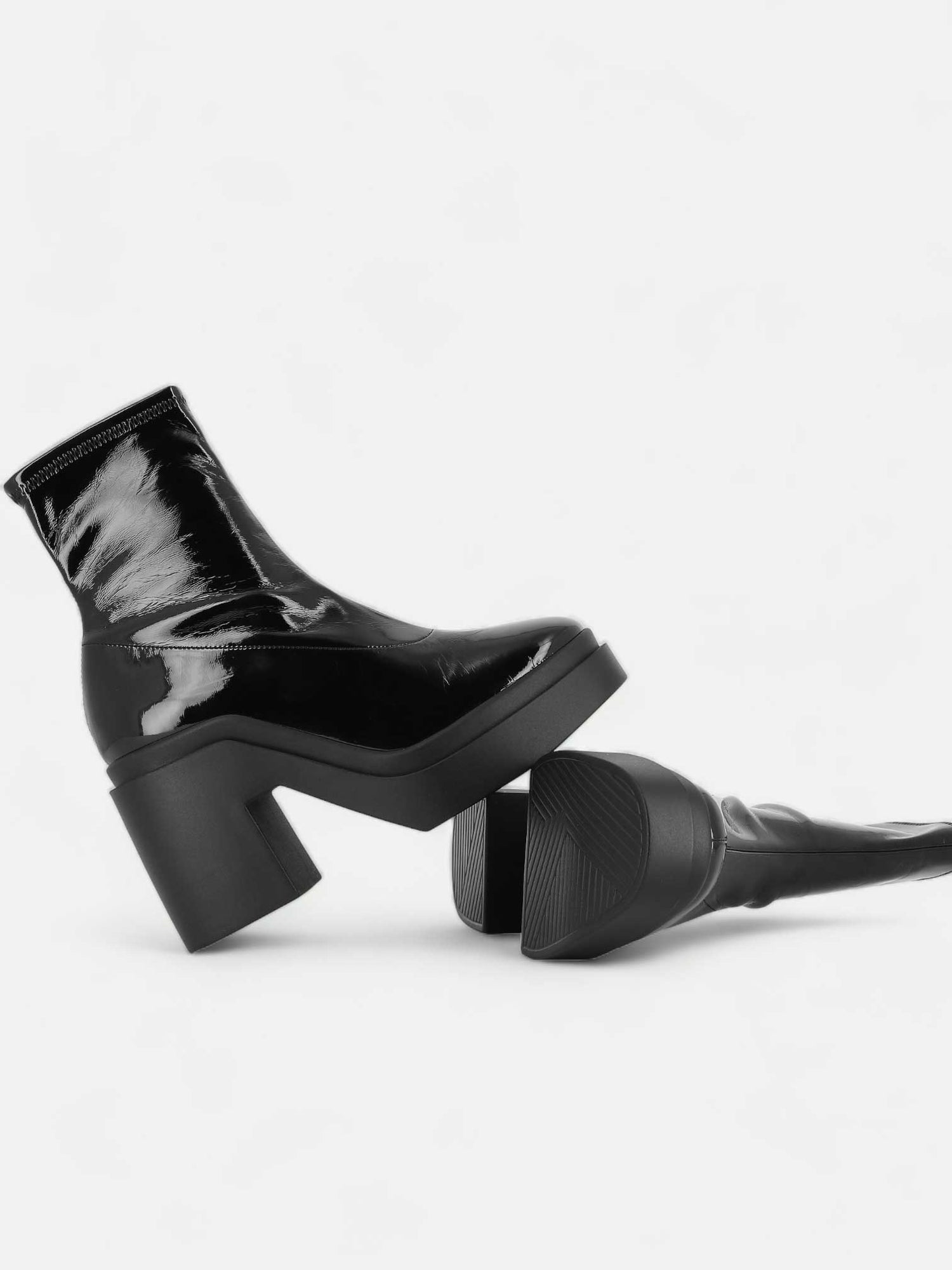 NINA ankle boots, vinyl black || OUTLET