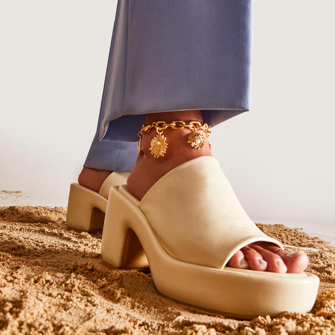 MULES - DODIE slippers, beige straw lambskin || OUTLET - DODIESTRNAPM350 - Clergerie Paris - USA